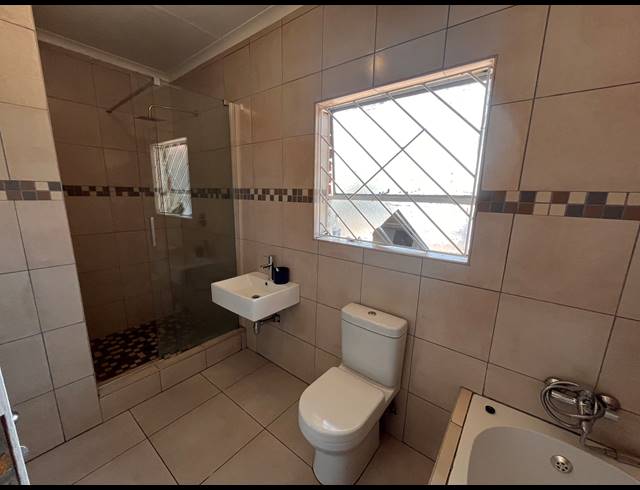 4 BEDROOM FREEHOLD FOR SALE IN MAYBERRY PARK